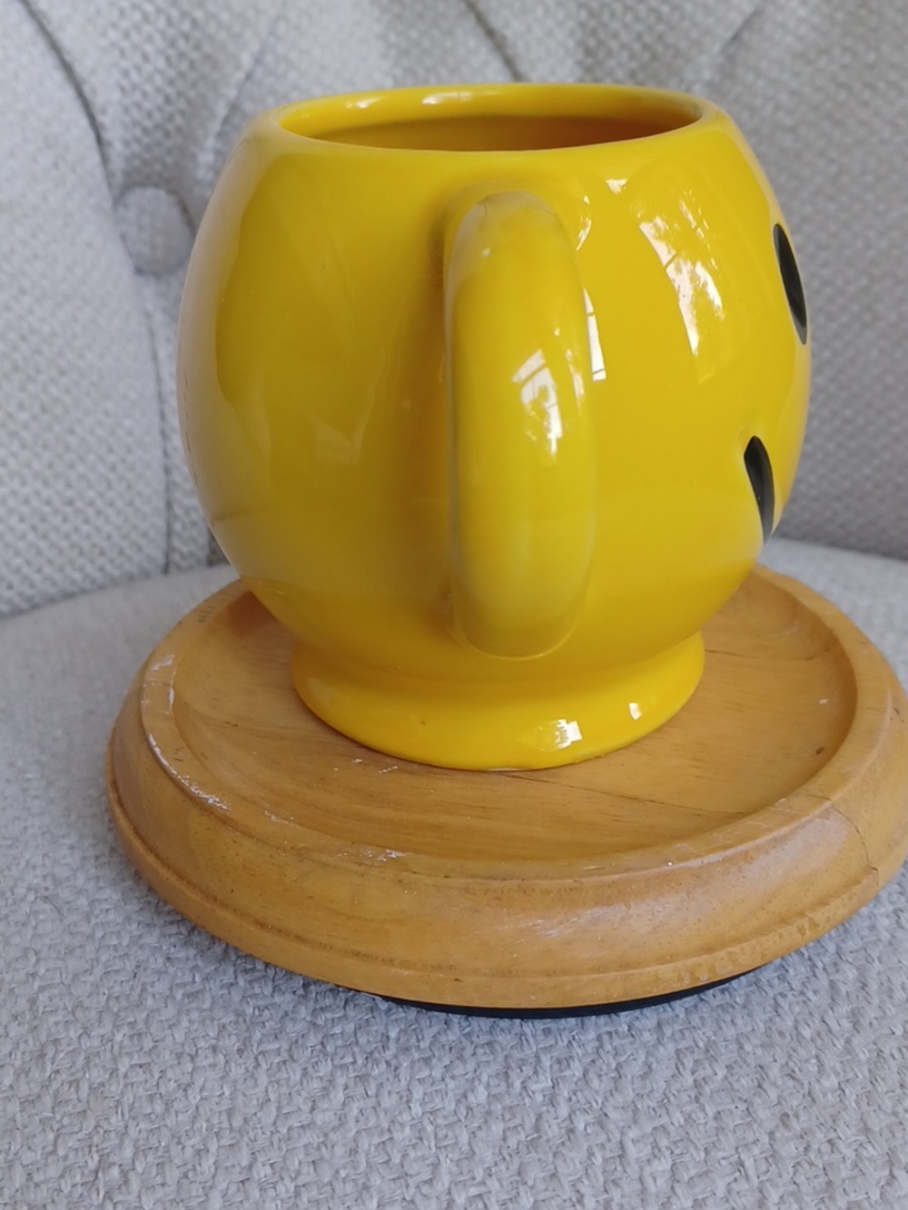 Vintage McCoy USA Pottery Yellow Smiley Face Mug - Picture 7 of 10